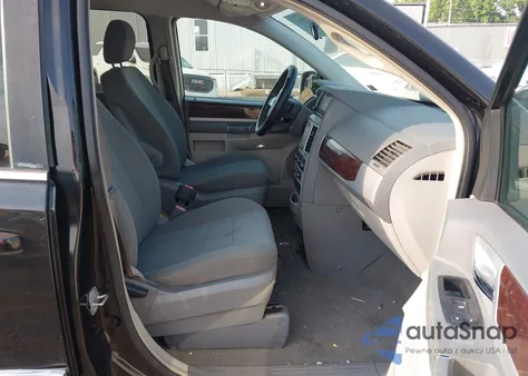 2010 Chrysler Town & Country Touring из США, поврежденный, VIN 2A4RR5D12AR200893